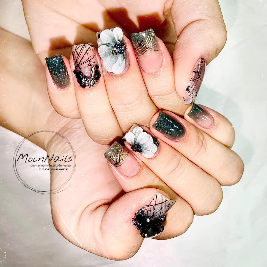 moon-nails