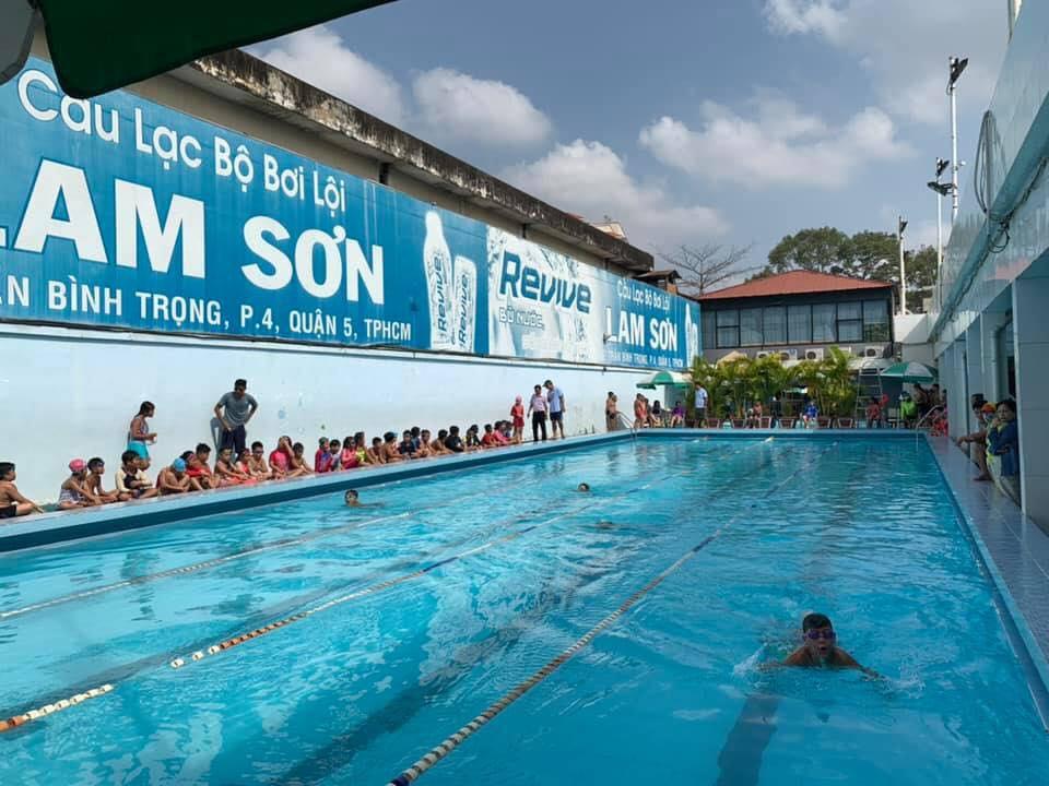 Bể bơi Lam Sơn.